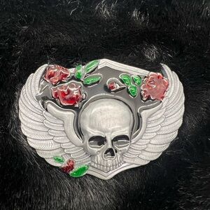 STAINLESS STEEL) WITH ENAMEL OVERLAY) WINGED SILVER SKULL BUCKLE WITH ROSES